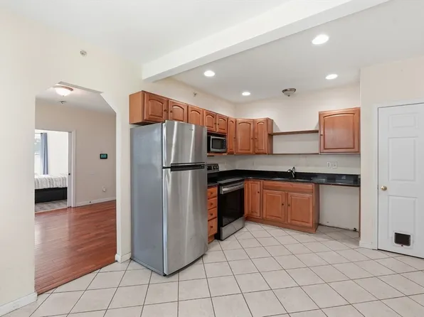 143 Providence St APT 2, Worcester, MA 01604