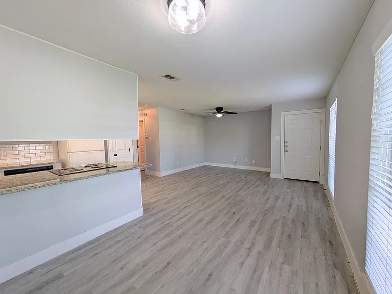 1309 W Hopkins St #A — Photo 7