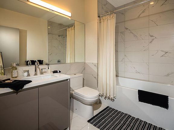 3rd image of 770 S Grand Ave #2064