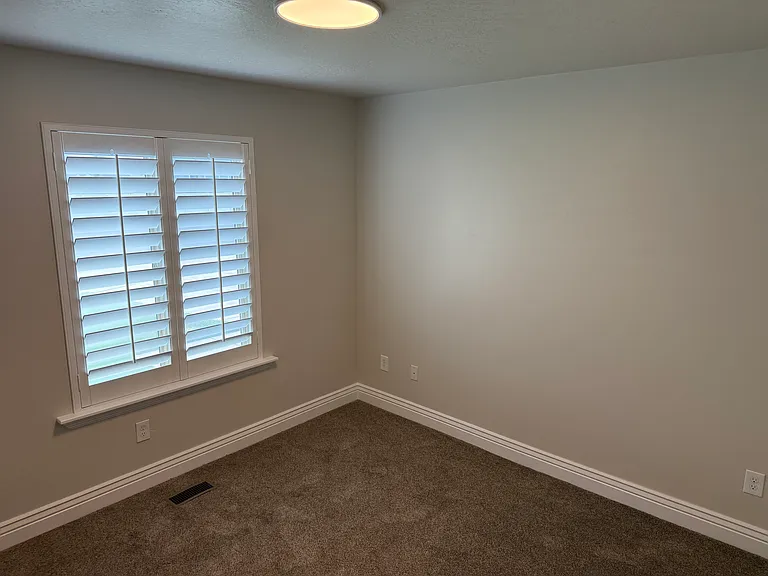 587 N Hills Ct — Photo 21