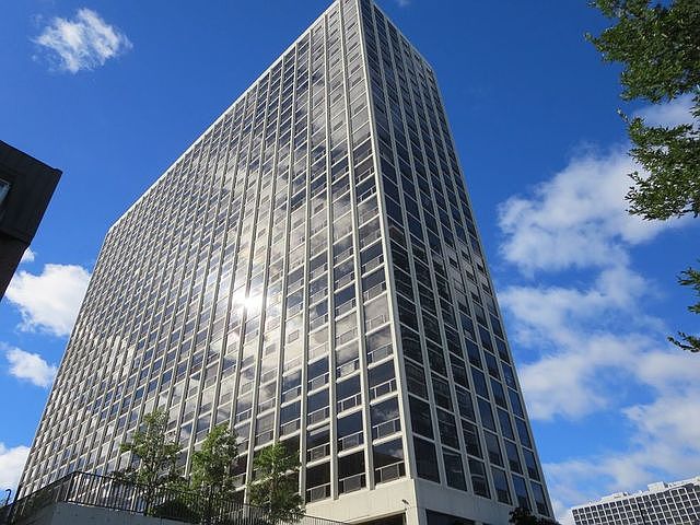 1st image of 4343 N Clarendon Ave APT 1401