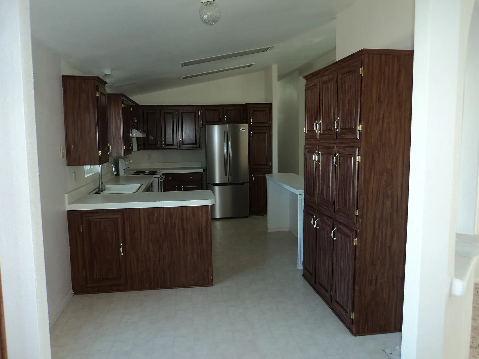 3 bed, 1978 sqft, $1,275 — Photo 3