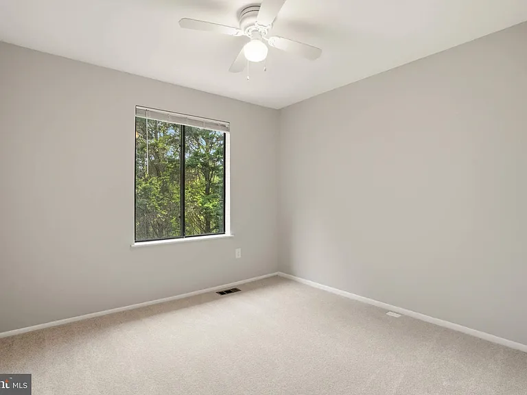 1382 Almond Dr — Photo 21