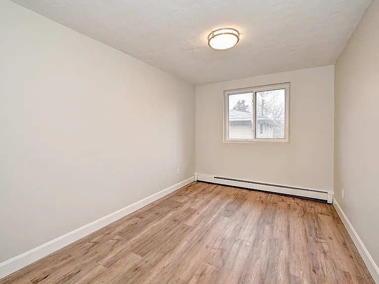 380 Forfar St E — Photo 17
