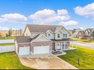 3708 W Woodscape Ct, Dunlap, IL 61525