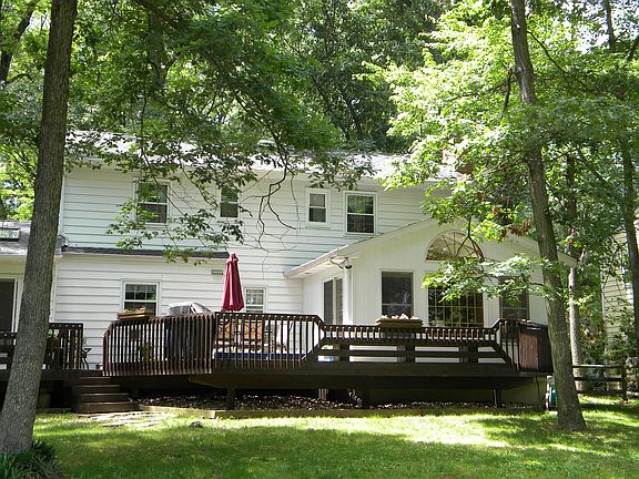 4th image of 10 Benford Dr