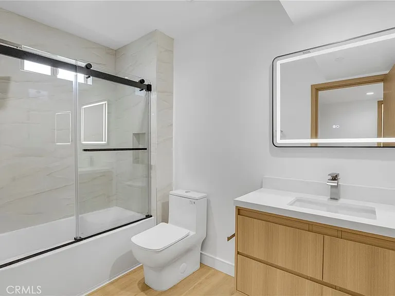 4855 Woodman Ave — Photo 26