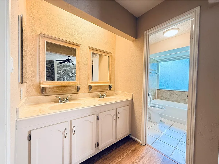 16439 Hickory Knoll Dr — Photo 14