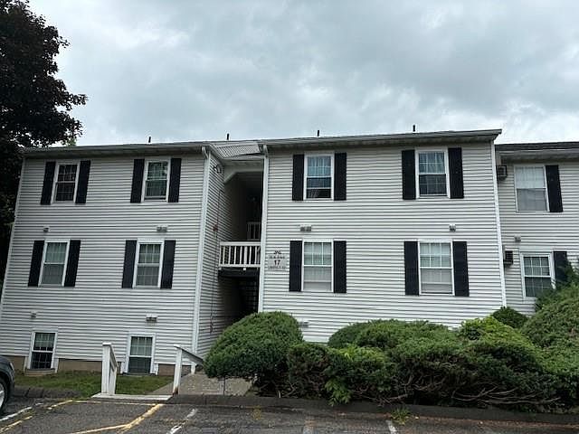 1st image of 17 Lexington Hill #10