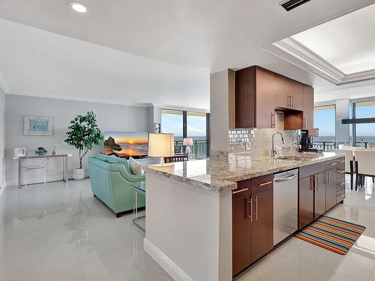 5460 N Ocean Dr #7A — Photo 2