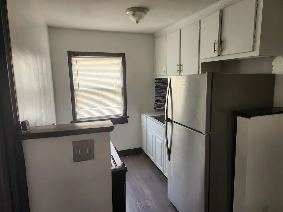 122 Moffatt Ave #3