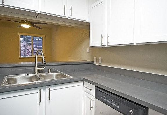 2nd image of 410 Canyon Oaks Dr APT H