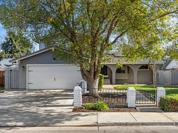 2036 Smokey Dr, Los Banos, CA 93635
