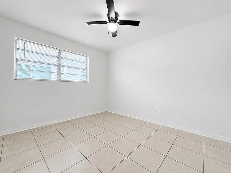 921 Marion St — Photo 18