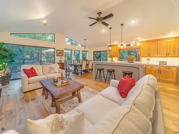 5th image of 1826 Sandalwood Dr #2E3