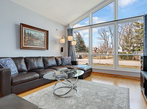 3rd image of 3119 Hill Ln