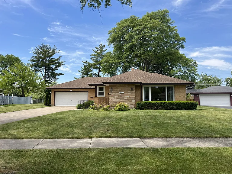 1431 E Emmerson Ln — Photo 25