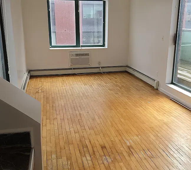 71 Scholes St #4A — Photo 3