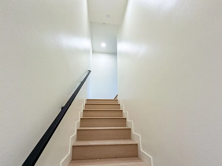 Brand New Luxury 4 & 5 Bed Units — Photo 8