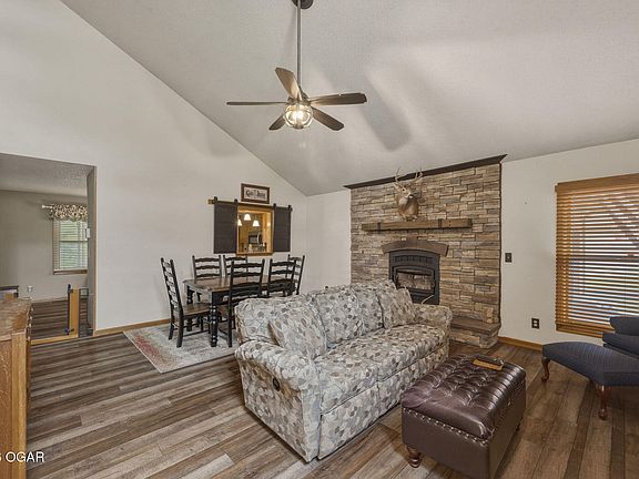 5th image of 3106 Woodland Dr
