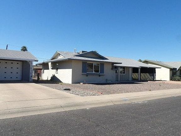 3rd image of 10819 W Canterbury Dr