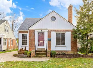 1521 Brys Dr, Grosse Pointe Woods, MI