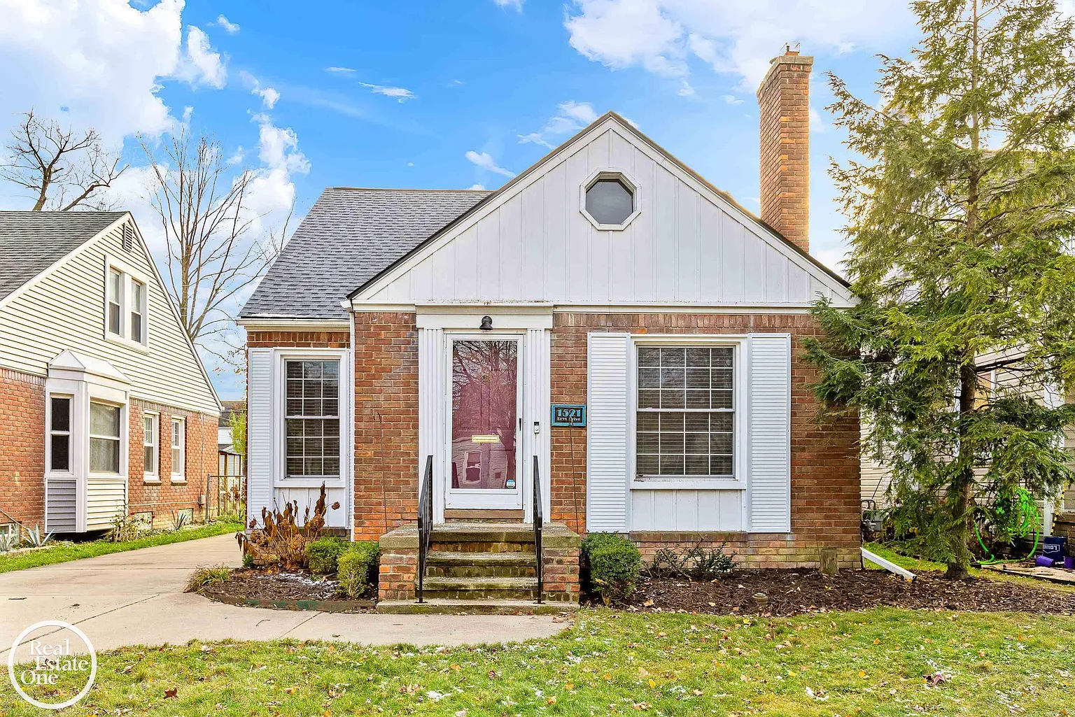 1521 Brys Dr photo 1