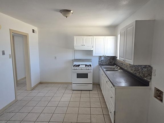 3rd image of 10377 Redwood St