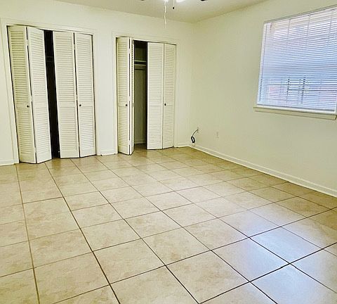 Huge bedroom with lots of closet space