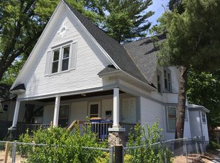 745 Oakdale St SE, Grand Rapids, MI 49507