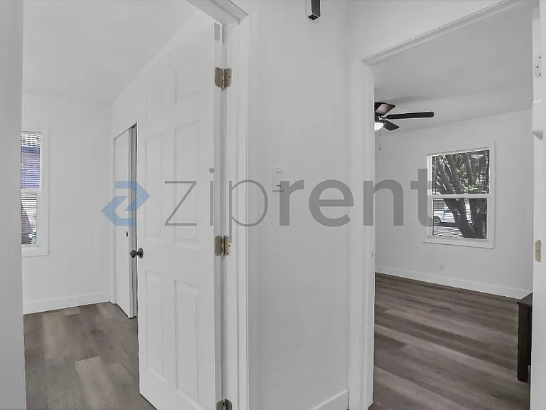 503 W Fountain Way — Photo 18