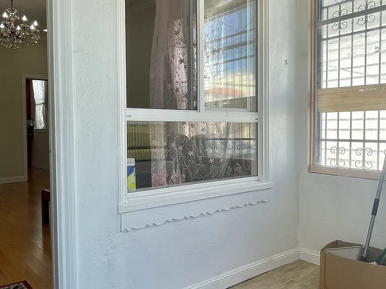 418 Athens St — Photo 3