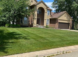 1850 Crimson Ridge Dr, Commerce Township, MI 48390