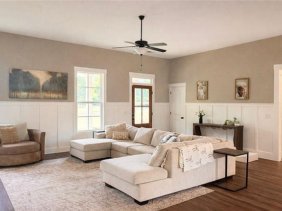 4th image of 85 Woodfin Way