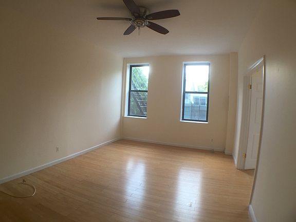 3rd image of 941 Washington Ave APT 2b