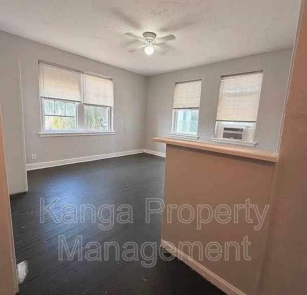 523 24th St #12 — Photo 11