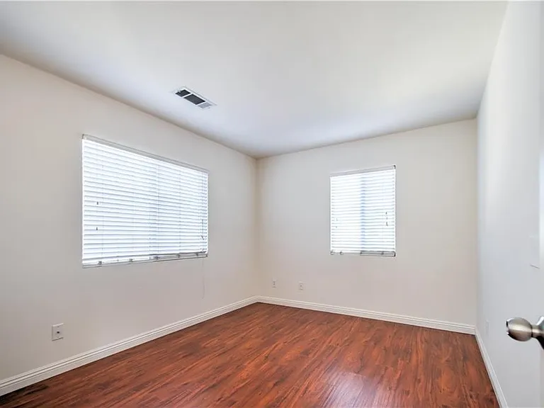 8 Silvermaple — Photo 16