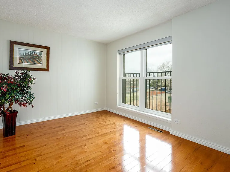 2835 S Locust St — Photo 17