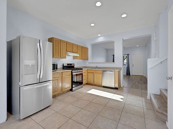 5th image of 3423 Holly Ave