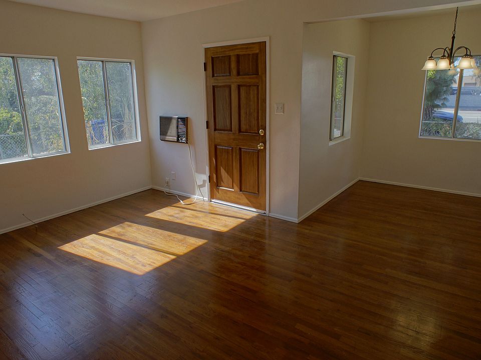 1st image of 7524 Woodley Ave