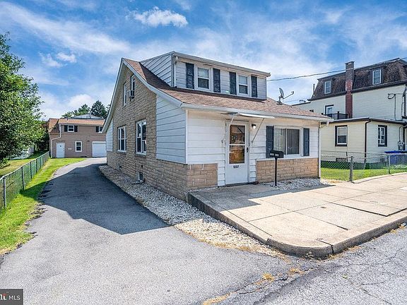 2nd image of 1237 Carbon St