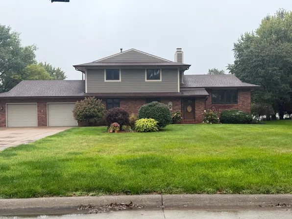 701 N Shore Dr, Hastings, NE 68901