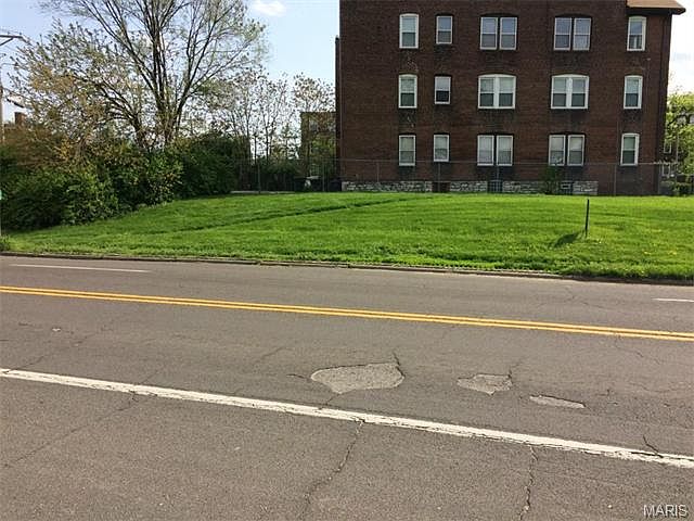 2nd image of 820 Eastgate Ave