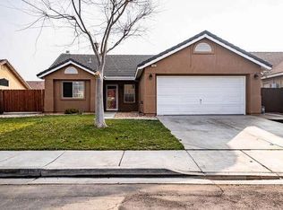 2153 Greenbriar Dr, Los Banos, CA 93635