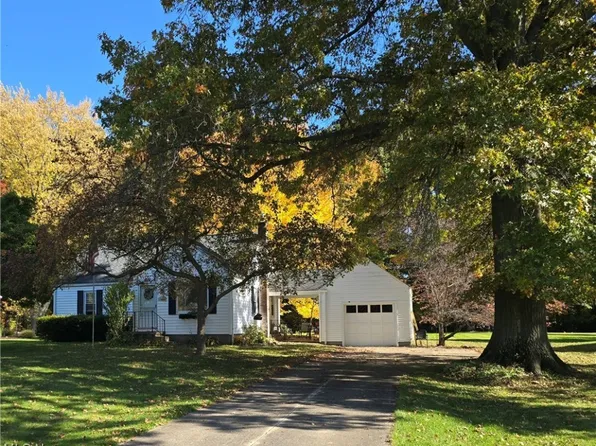 3751 Brookside Dr, Barberton, OH 44203