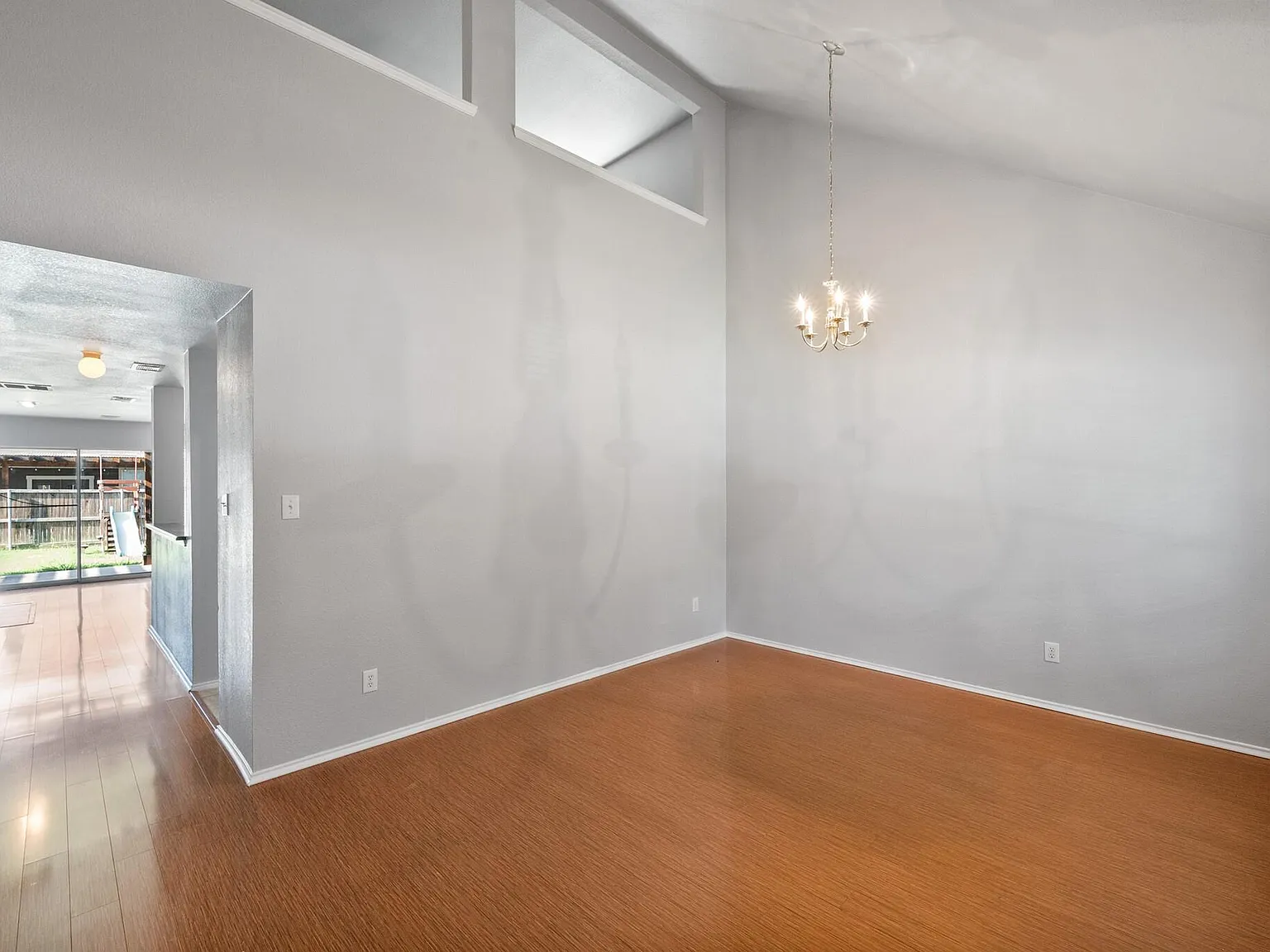 4 bed, 2.5 bath, 2567 sqft, $2,495 — Photo 2