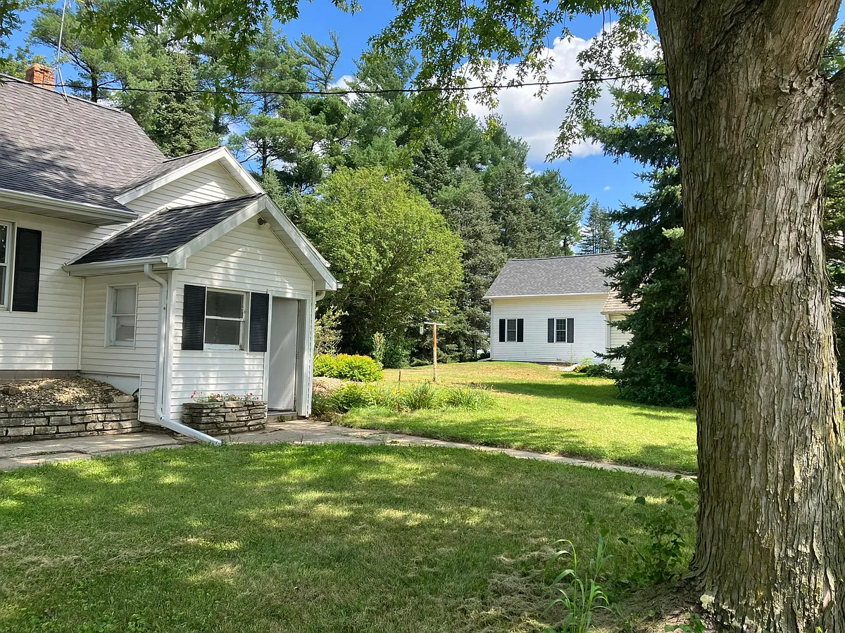 closeness to the landlord's home - Strayer Rd