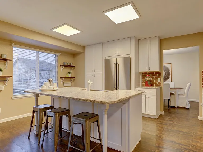 541 Pitkin Way — Photo 9