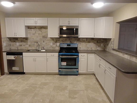 3rd image of 928 NE 30th Ave