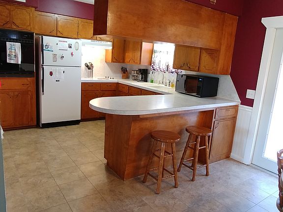 Kitchen, appliances included